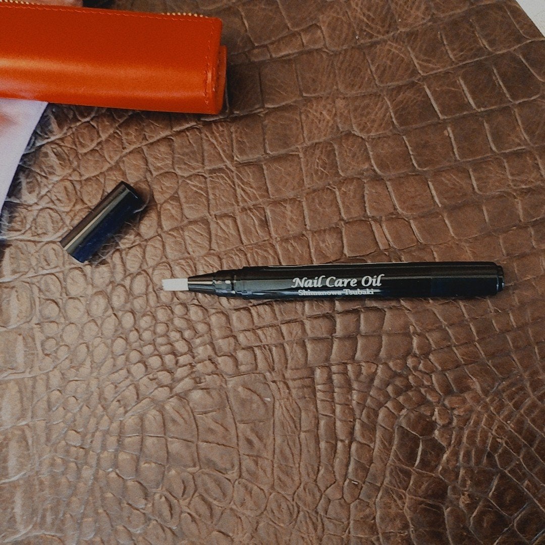 mcgroupakiko on LIPS 「仕事柄派手なネイルはできませんが、手元は一番自分から見えるとこ..」(6枚目)