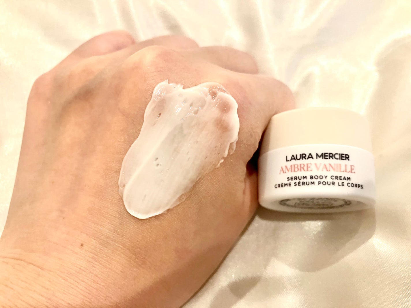 セラム ボディクリーム アンバーバニラ/ローラ メルシエ/ボディクリームを使ったクチコミ(3枚目)