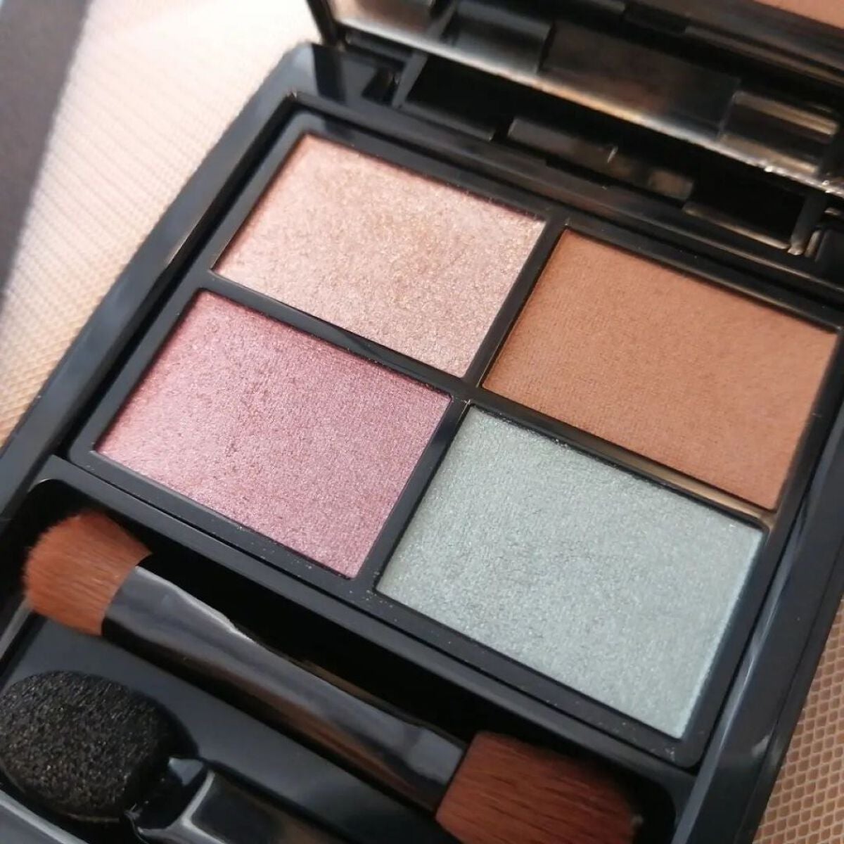ミネラルクラッシィシャドー/エトヴォス/アイシャドウパレットを使ったクチコミ(2枚目)