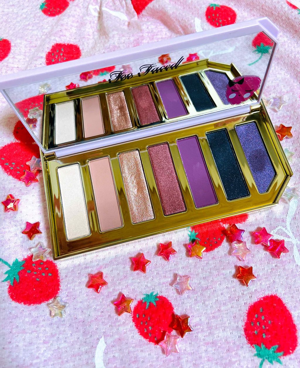 ラズル ダズル ベリー アイシャドウ パレット/Too Faced/アイシャドウパレットを使ったクチコミ(2枚目)