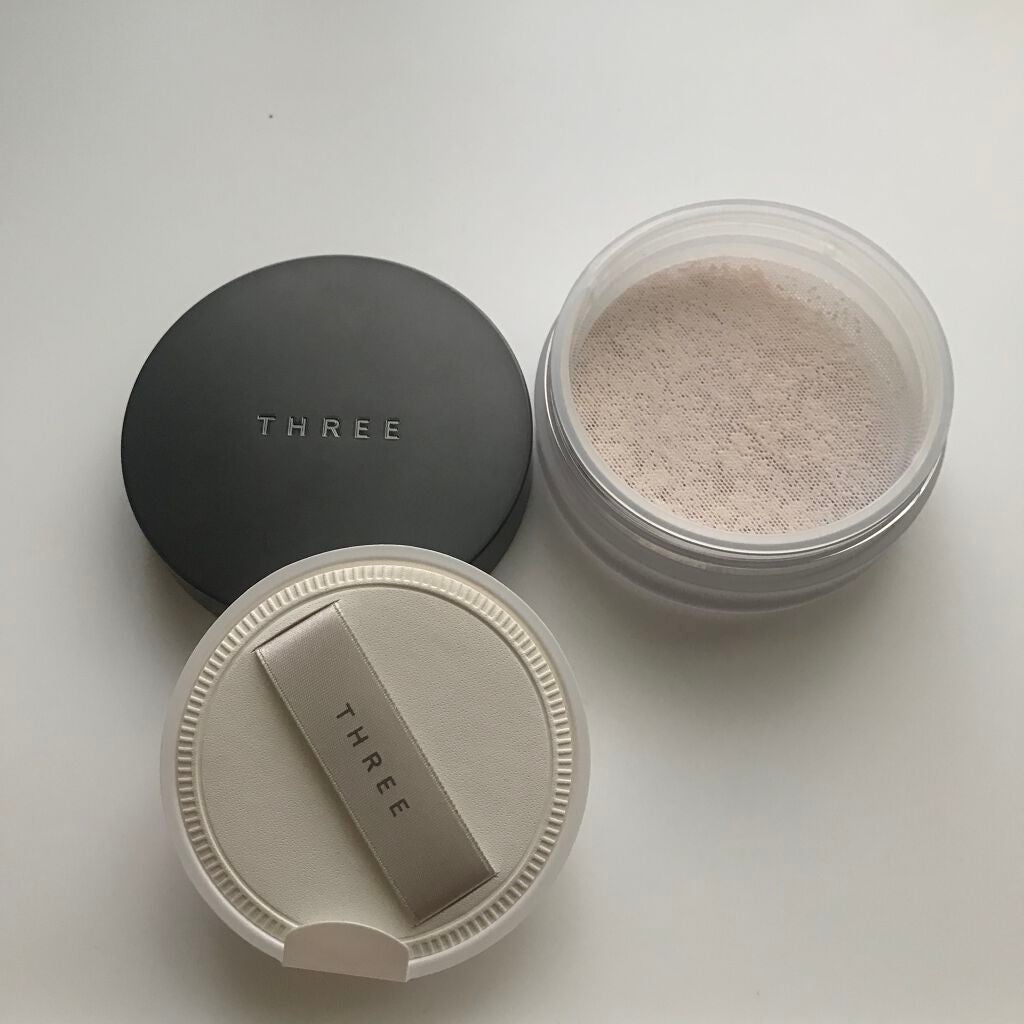 アドバンスドエシリアルスムースオペレーター ルースパウダー/THREE/ルースパウダーを使ったクチコミ(2枚目)