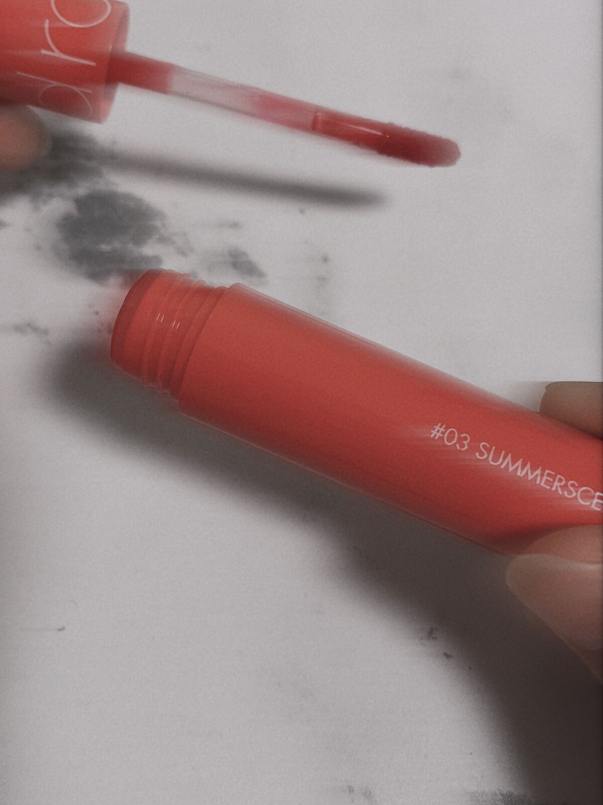 ジューシーラスティングティント 03 サマーセント(SUMMERSCENT)/rom&nd/リップティントを使ったクチコミ（2枚目）