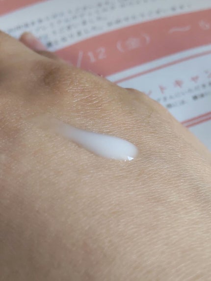 プレミアムボディミルク ホワイトニング【医薬部外品】 /ニベア/ボディミルクを使ったクチコミ(3枚目)