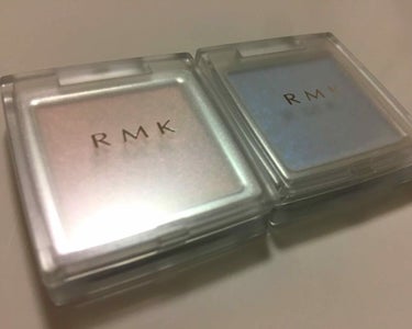 RMKのグロージェル 01ピンク、02ブルー
ずっと気になっていて、昨日やっと購入してきました。
アイシャドウとしてもハイライト用としても利用できるみたいです。
（写真見にくくてすみません…💦💦）

取