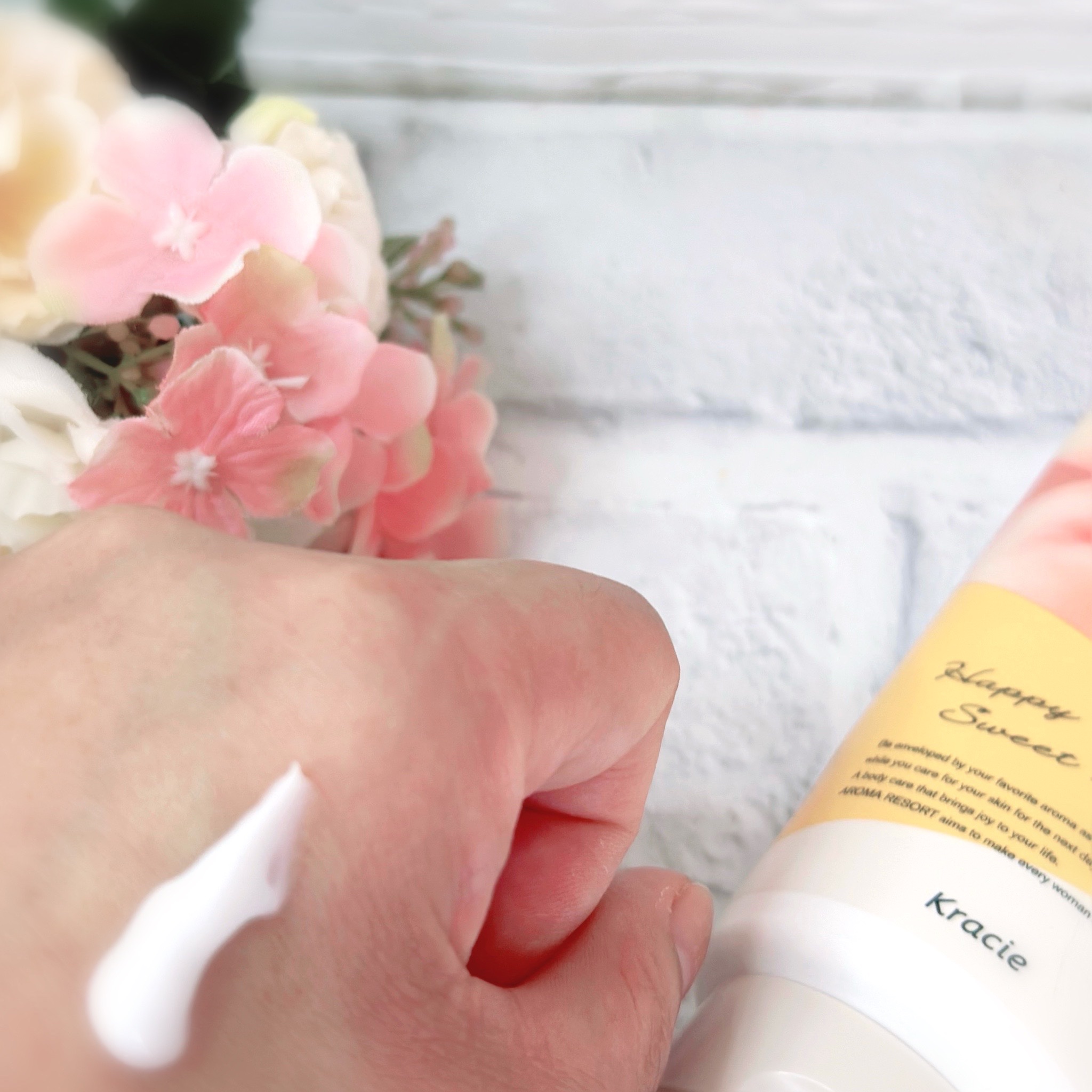 アロマリゾート ボディミルク  ファインアップル&ガーデニアの香りのクチコミ「アロマリゾート

ボディミルク ハッピースウィートピーチの香り 

*･゜ﾟ･*:.｡..｡......」（2枚目）