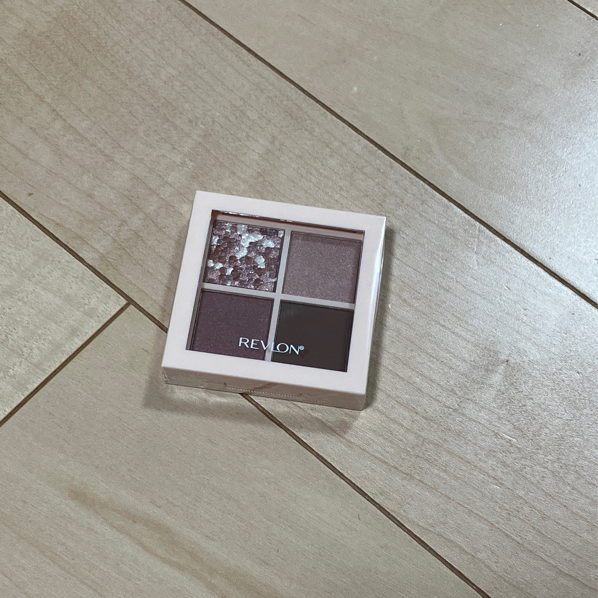レブロン ダズル アイシャドウ クアッド/REVLON/アイシャドウパレットを使ったクチコミ（1枚目）