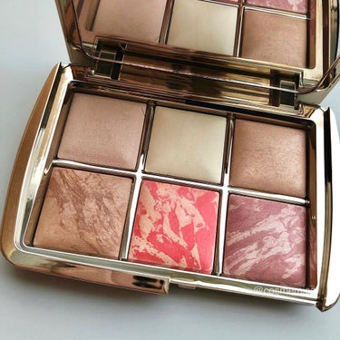 HOURGLASS HOURGLASS AMBIENT LIGHTING EDIT-VOLUME 4のクチコミ「年末にBEAUTYLISHで注文していた
アワグラがようやく届きました✈️

この時期、.....」（2枚目）