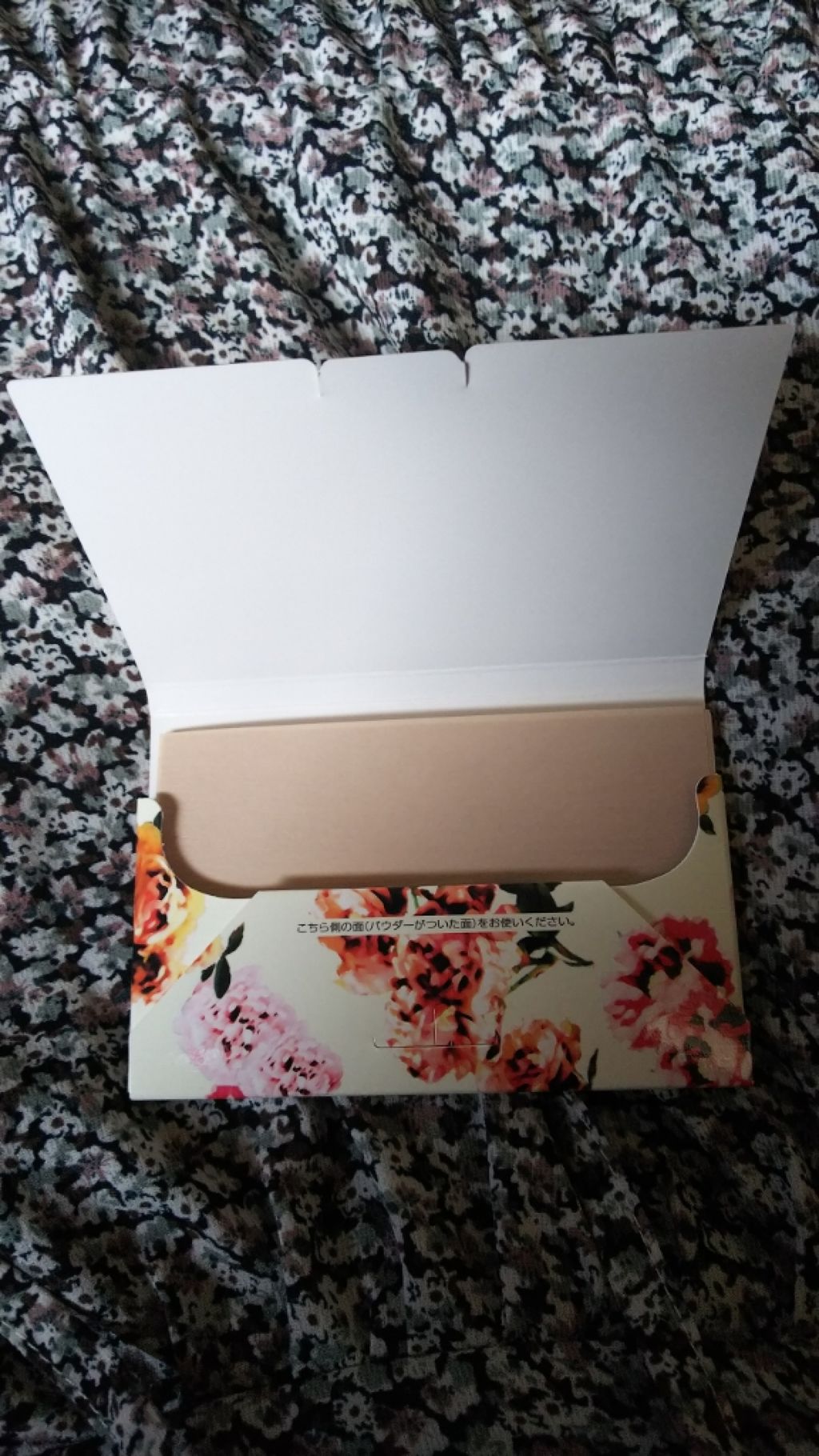 コンビニック セレクティ フラワー UVカット＆毛穴カバーあぶらとり紙のクチコミ「コンビニック セレクティフラワー
UVカット&毛穴カバーあぶらとり紙
アインズトルペで購入。
.....」（2枚目）