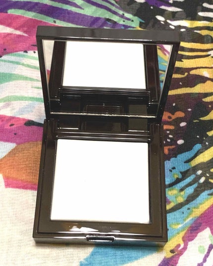 シークレット ブラーリング パウダー フォー アンダー アイズ/ローラ メルシエ/プレストパウダーを使ったクチコミ(1枚目)