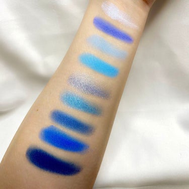 ColourPop ブルームーンのクチコミ「ColourPop
blue moon

ブルーカラーのアイシャドウパレット☁️

左上のカラ.....」（3枚目）