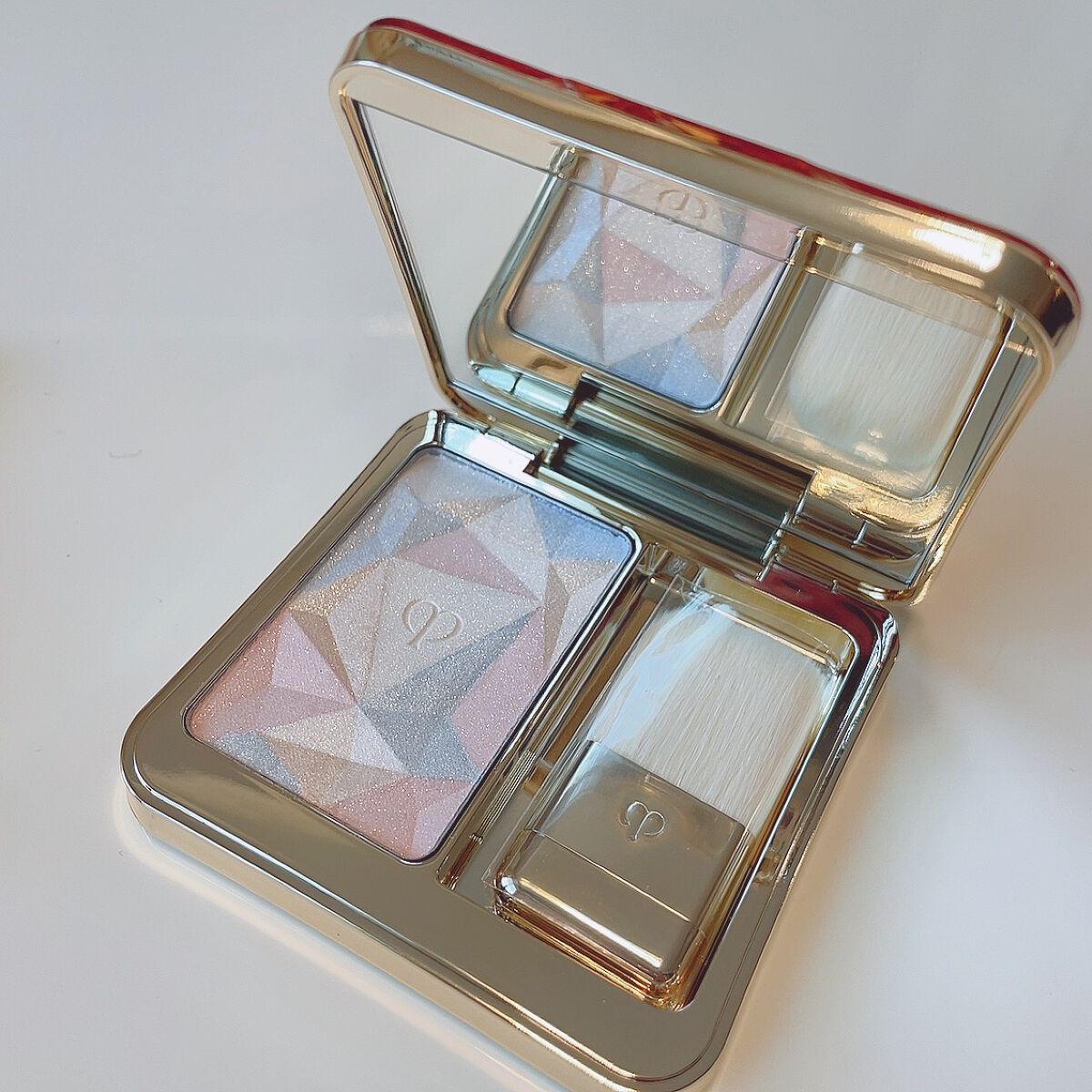 ル・レオスールデクラ /クレ・ド・ポー ボーテ/パウダーハイライトを使ったクチコミ(1枚目)