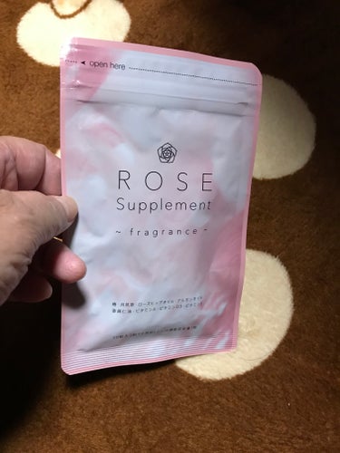 シードコムス ローズサプリメントのクチコミ「友人よりシードコムス ROSE Supplementを頂きました❣️

透明のカプセルでローズ.....」（1枚目）