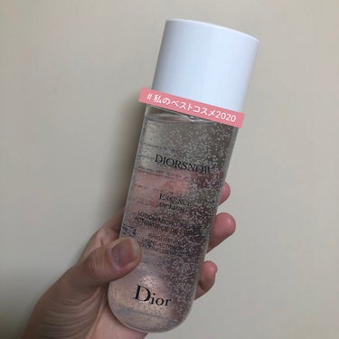 Dior スノー ライト エッセンス ローション 
薬用化粧水です。(医薬部外品)

中に白い粒が入っていて顔で潰すといい成分が出てくるらしいです(忘れちゃいましたが😅)
試供品含め2週間ほど使いました