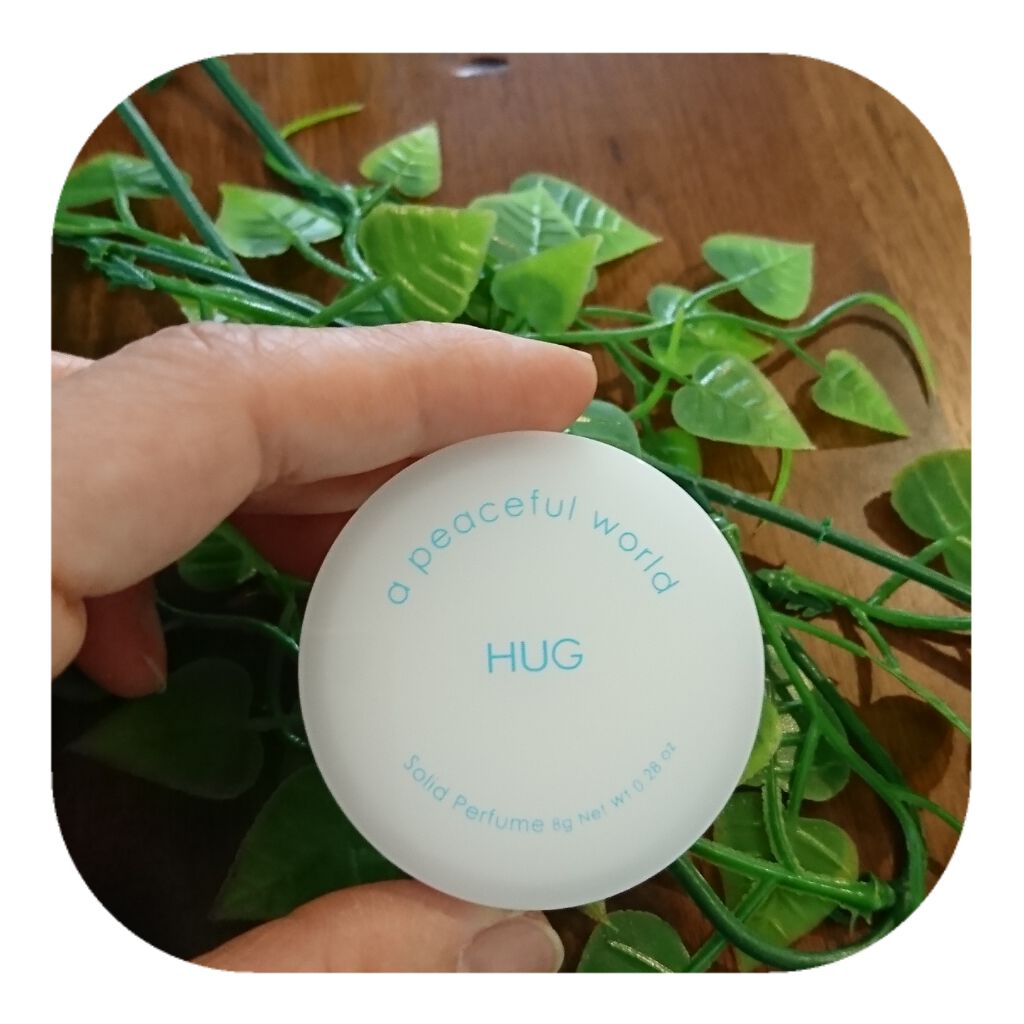 HUG ソリッドパフューム/a peaceful world/練り香水を使ったクチコミ（2枚目）