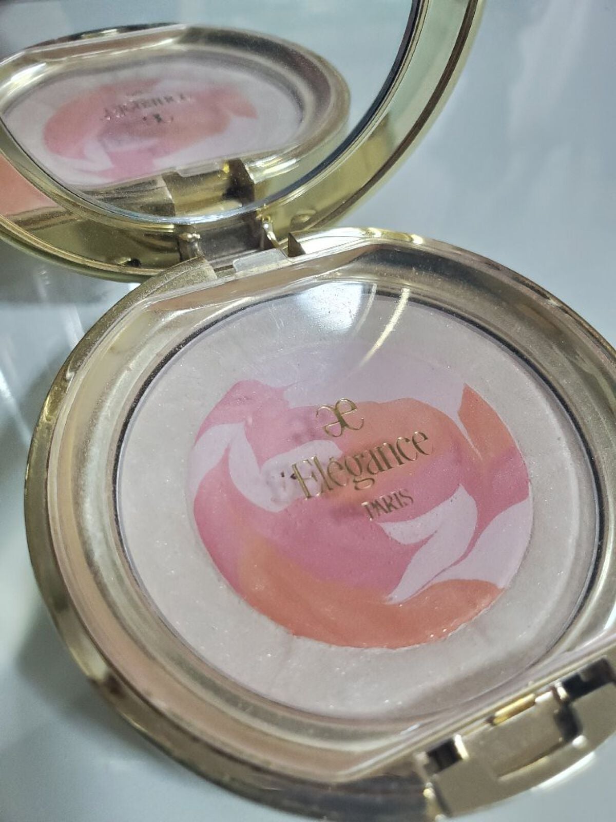 ブリス オーラ/Elégance/パウダーチークを使ったクチコミ(2枚目)