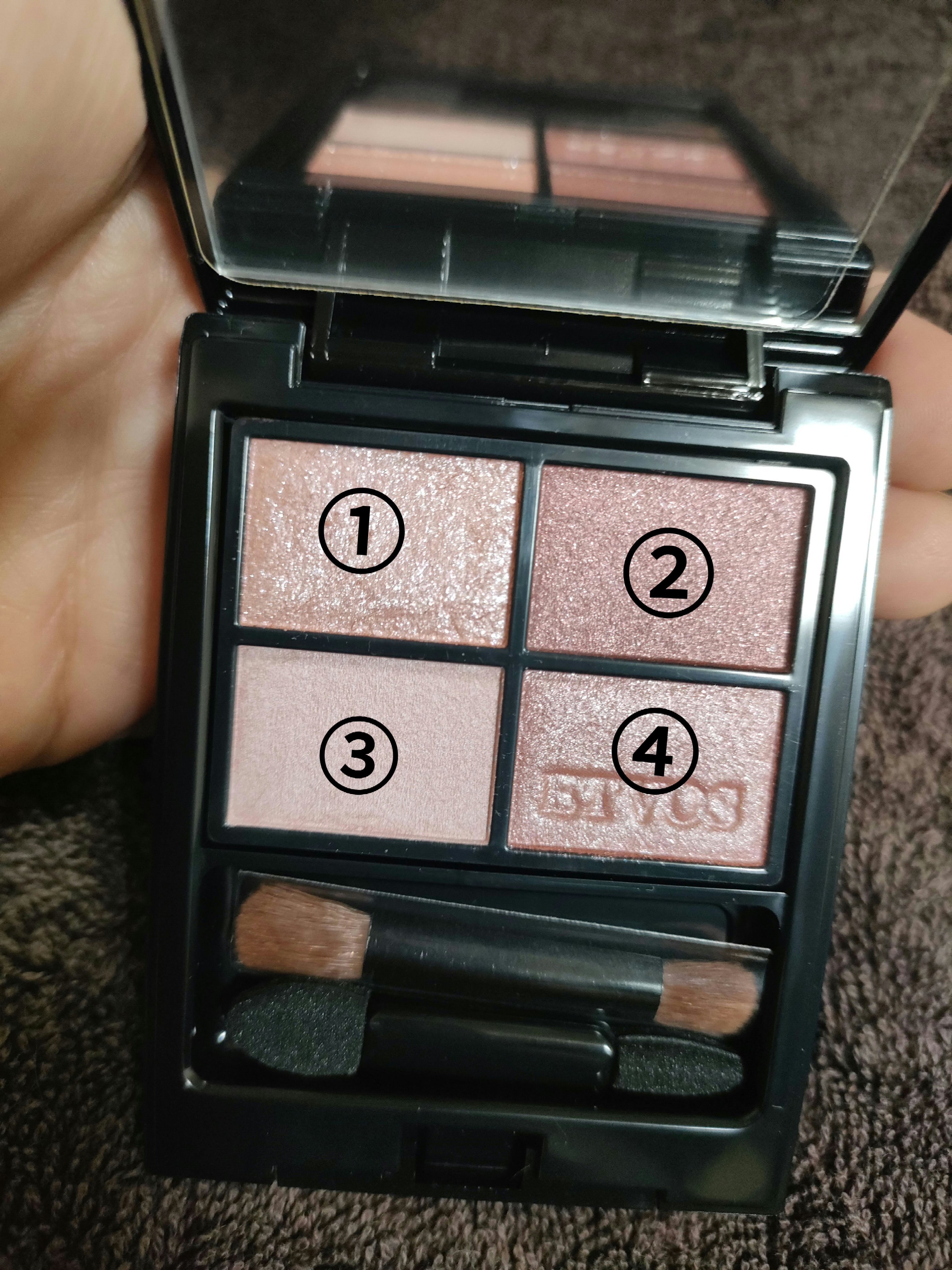ミネラルクラッシィシャドー/エトヴォス/アイシャドウパレットを使ったクチコミ（2枚目）