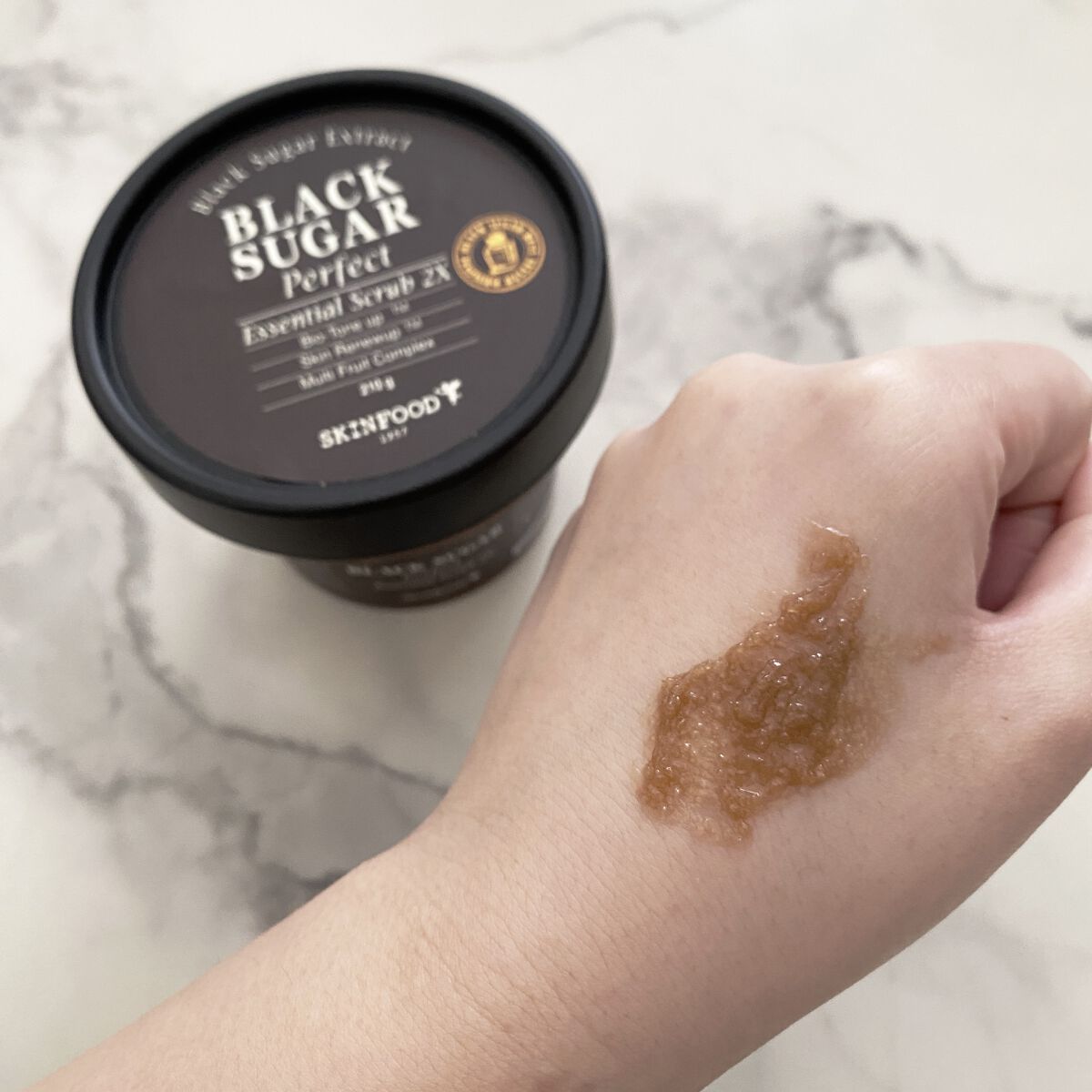 ブラックシュガー パーフェクト エッセンシャル スクラブ2X/SKINFOOD/洗い流すパック・マスクを使ったクチコミ（3枚目）