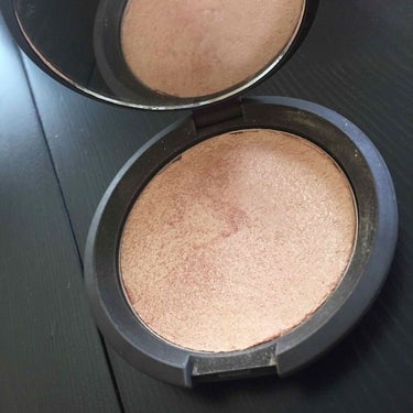 BECCA Shimmering Skin Perfector® Pressed Highlighter Miniのクチコミ「BECCA
Shimmering Skin Perfector Pressed
CHAMPAG.....」（2枚目）