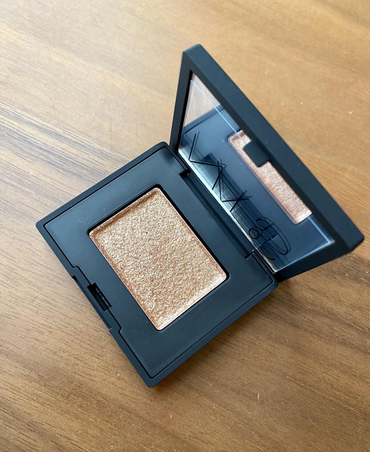 ハードワイヤードアイシャドー 5338/NARS/単色アイシャドウを使ったクチコミ（2枚目）