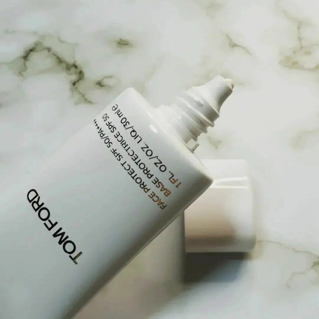 TOM FORD BEAUTY トム フォード フェース プロテクト SPF50のクチコミ「TOM FORDの廃盤品😭
 
何で廃盤になっちゃったんだろう… 
 
 
日焼け止め難民にな.....」（2枚目）