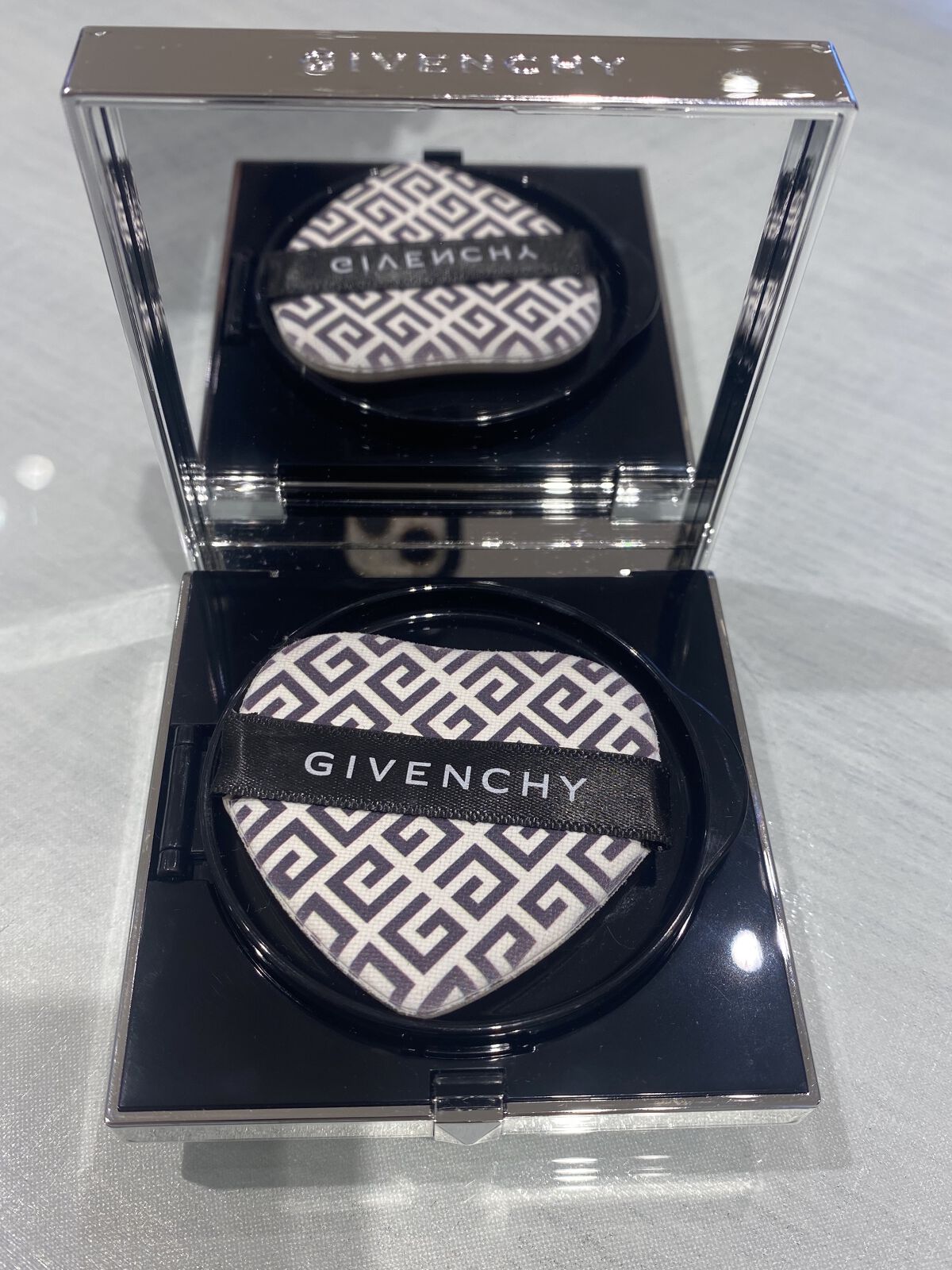 タン・クチュール・クッション タン・クチュール・クッション（クチュール コレクション 2023） /GIVENCHY/クッションファンデーションを使ったクチコミ（3枚目）