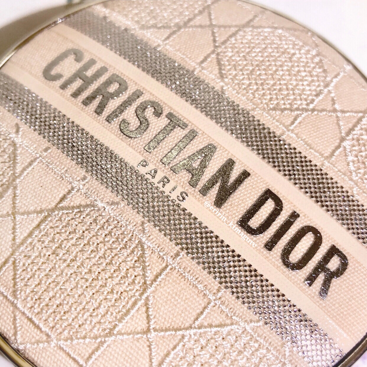 ディオールスキン フォーエヴァー クッション ケース（数量限定品） ベージュ エンブロイダード カナ―ジュ ケース/Dior/その他化粧小物を使ったクチコミ（3枚目）