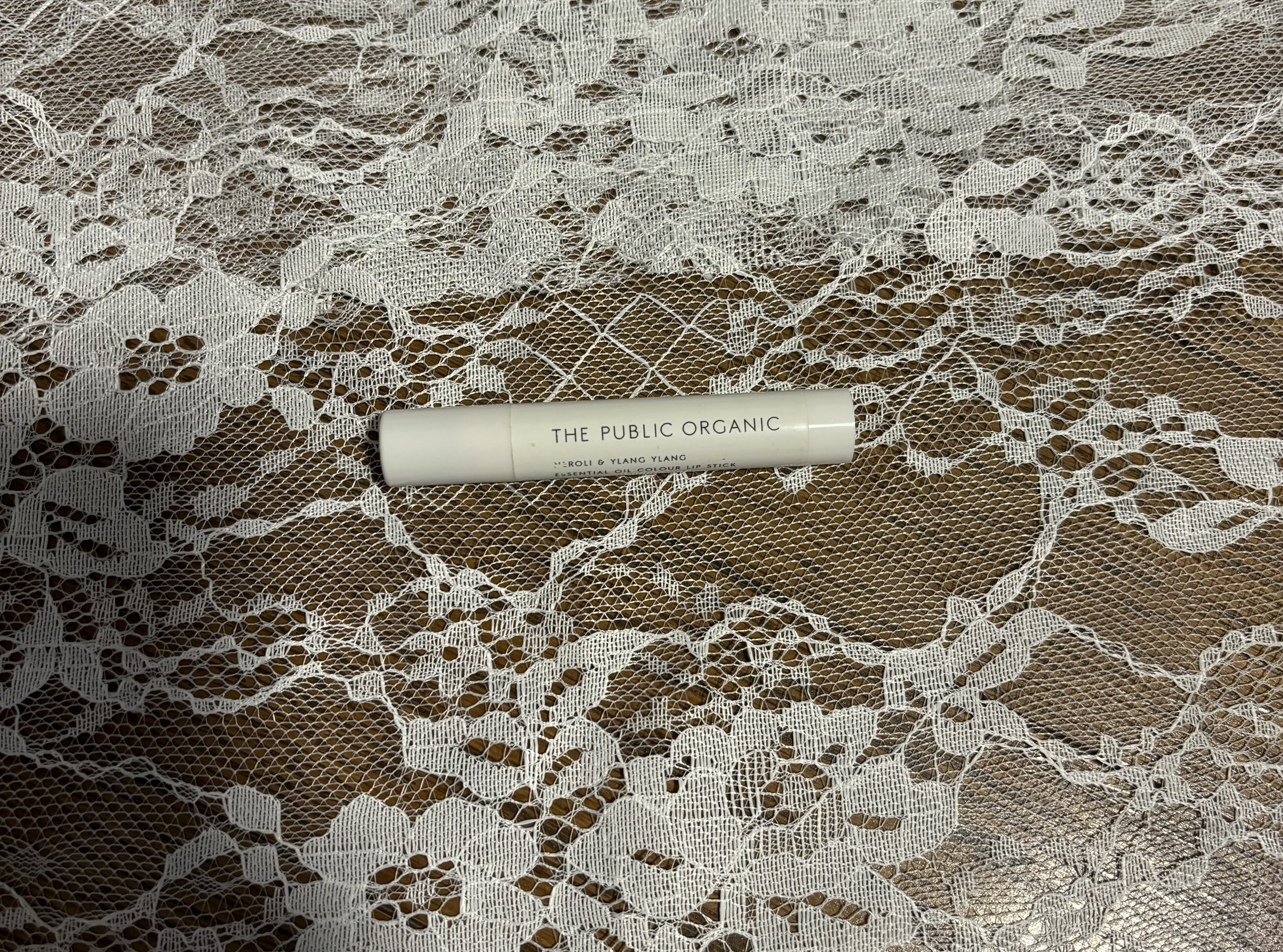 オーガニック認証 精油カラーリップスティック/THE PUBLIC ORGANIC/口紅を使ったクチコミ（2枚目）