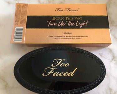 ボーン ディス ウェイ ターン アップ ザ ライト ハイライティング パレット/Too Faced/プレストパウダーを使ったクチコミ（1枚目）