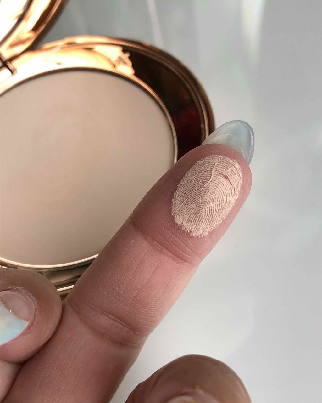 エアブラシフローレスフィニッシュ/Charlotte Tilbury/プレストパウダーを使ったクチコミ（2枚目）