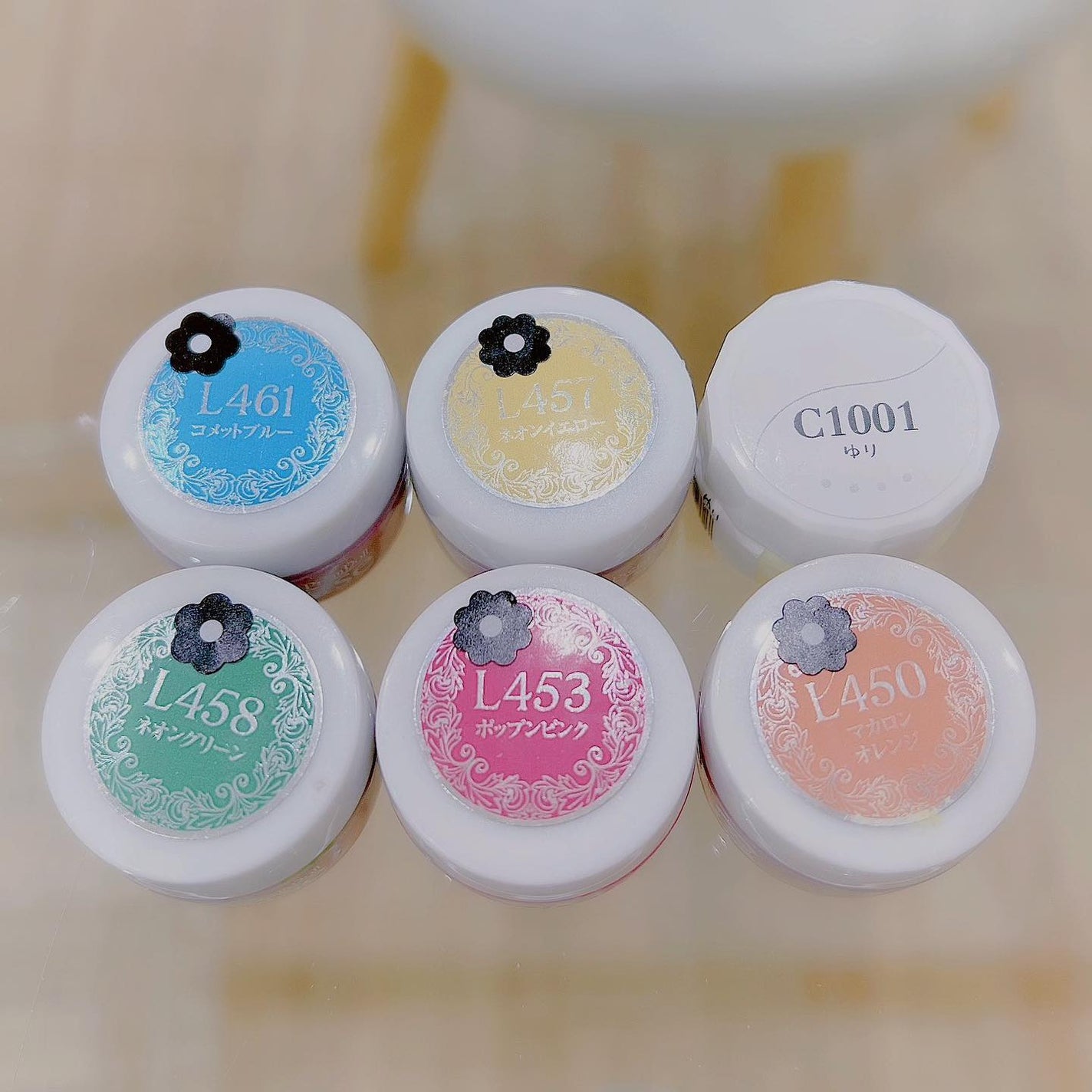 なかやまちえこ on LIPS 「カラフルなお花のネイル💅⠀⠀@chapon_930⠀私のインス..」(4枚目)