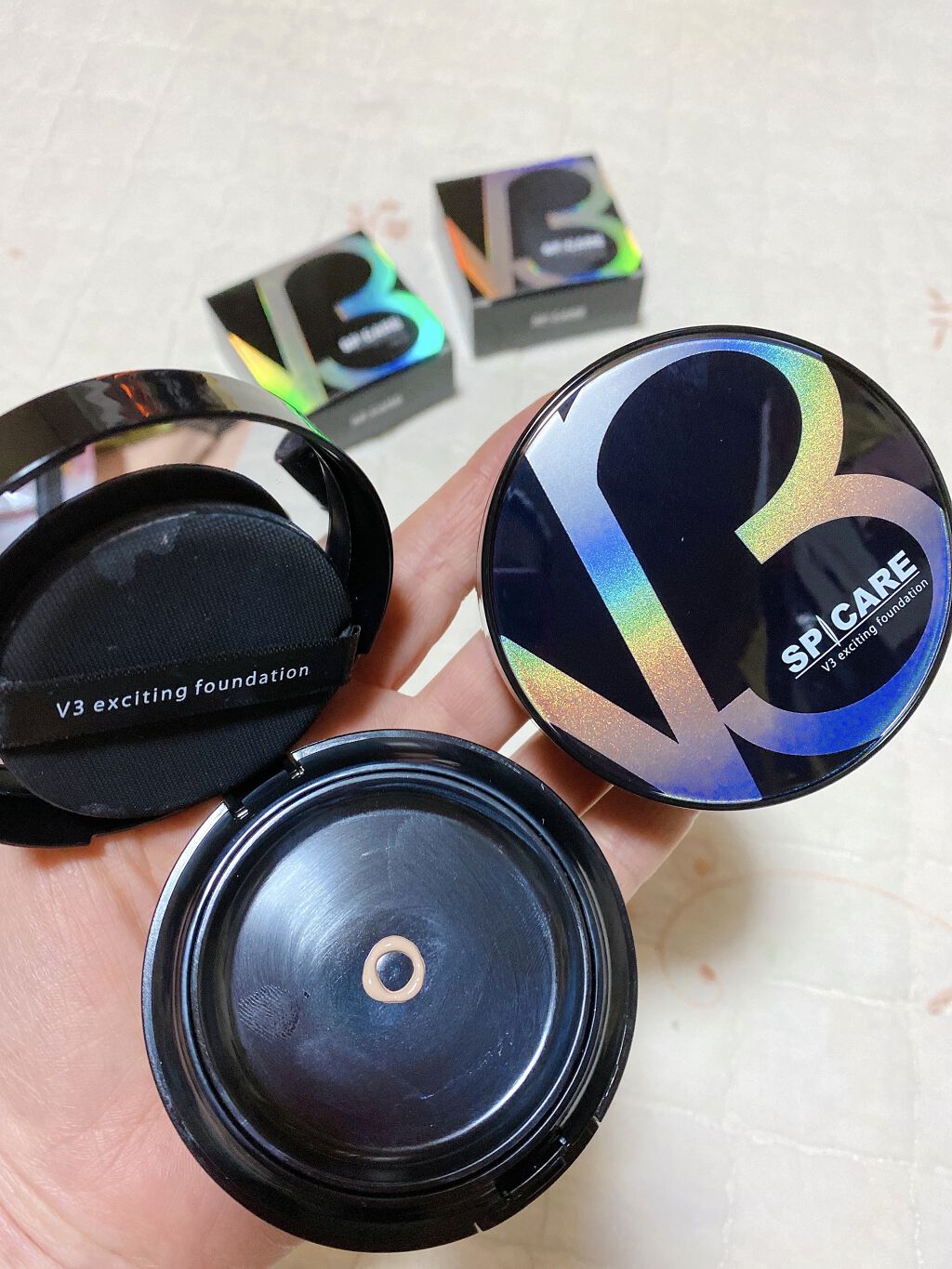 スピケア　V3
エキサイティングファンデーション
15g

こちらは去年7月発売以来ずっと気になって
ましたが美容系の仕事をしてる友達からの
おすすめで購入しました。

成分、密着力、遅速力、艶感が良く
今まで使ったクッションファンデの中で