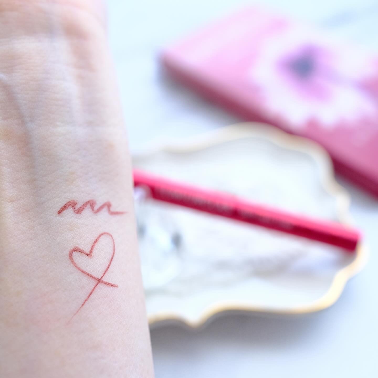 スキルレスライナー 06.ルージュバーガンディ(公式ECサイト・LIPSショッピング限定)/LUMIURGLAS/リキッドアイライナーを使ったクチコミ（3枚目）