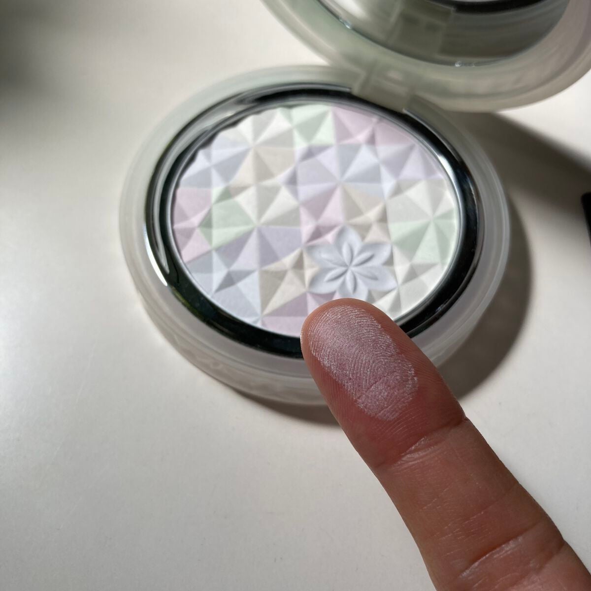 AQ オーラ リフレクター/DECORTÉ/プレストパウダーを使ったクチコミ(4枚目)