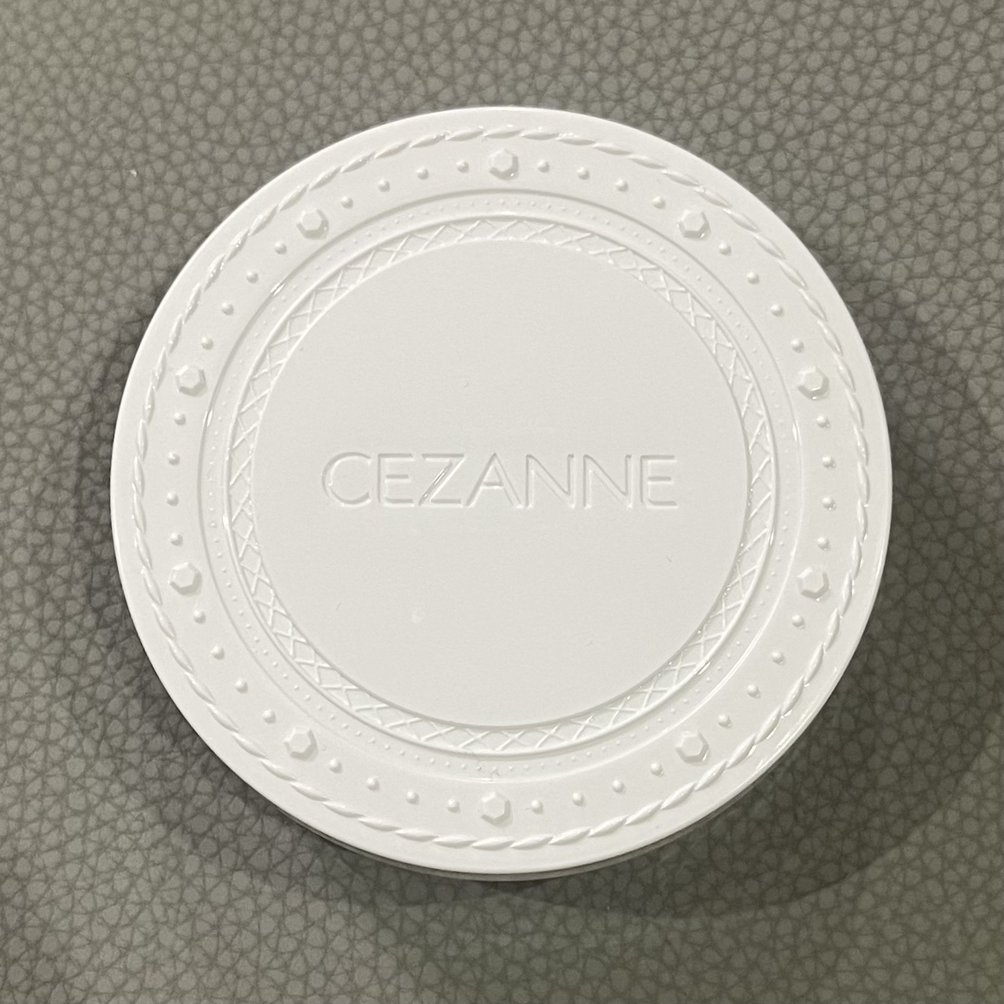 UVクリアフェイスパウダー/CEZANNE/プレストパウダーを使ったクチコミ（2枚目）