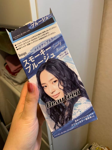 暗っぽくなります。
なんかいい感じに黒髪風になれました。
ブルーみは感じませんが、ほどよい艶としっかり染まったので良い。
液混ぜてると紫色っぽかった。
オシャレ黒髪風でしたね、色落ちが楽しみ。
前回から