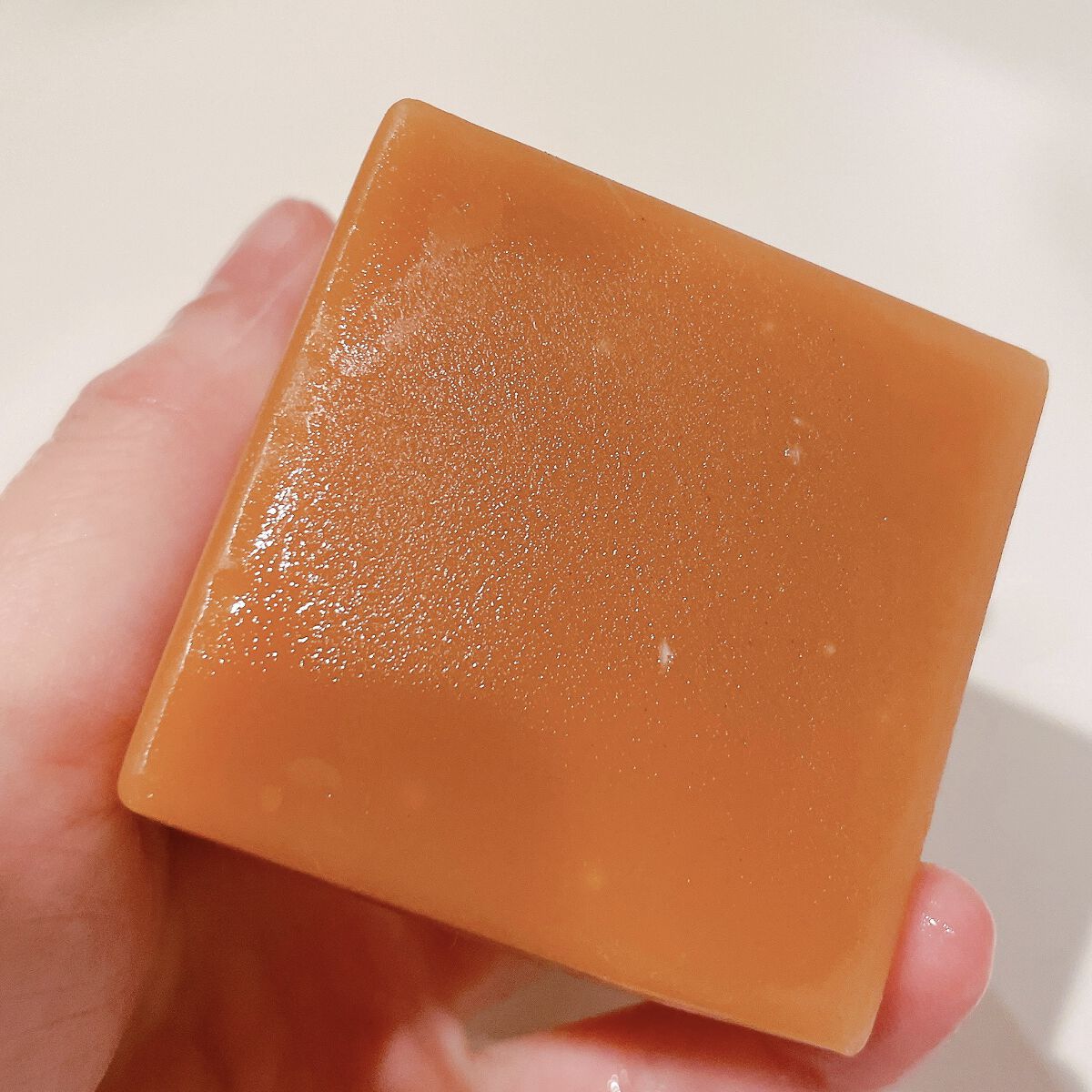 Naturas Psychos Product  CUBEコンディショナー MOIST –milky leafの⾹りのクチコミ「とても可愛いキューブ型。髪とキューブを水で濡らします。濡れた髪の付け根から毛先に向け、滑らせる.....」（3枚目）