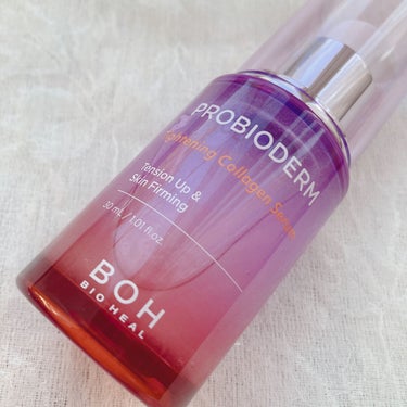 【BIO HEAL BOH  プロバイオダームタイトニングコラーゲンセラム30ml+リフティングカップ】

💰¥3,790


*̣̩⋆̩商品特徴*̣̩⋆̩

カプセルが肌の上で優しく弾け、
気持ちいしっとり感と爽やかさだけを残します✨

🌟バイオヒールボ独自の特許成分タンタン(リフティング)バイオーム TMを含んだカプセルがお肌の隙間から細かな部分まできめ細かく弾力を与え、 弾力を失い、 たるんだ毛穴までタイトニングします。

🌟20代の健康な肌から発見されるタンタンマイクロバイオームを含む特許成分タンタンバイオーム ™Mがしっかりとした肌構造を維持します。

🌟肌の乾燥や毛穴のたるみ、 色素沈着などを助け、健康的で弾力のある肌環境を整えます。

🌟低分子コラーゲン成分
お肌への浸透が容易な低分子コラーゲンネットワークがしっかりと形成され、ハリのあるお肌に仕上げます。

🌟LHA
オイル好きで皮脂がたまった毛穴に選択的に作用し、必要のない皮脂と油分をきれいにケアします。

🌟ツバキエキス
椿エキス配合のタンニン成分が毛穴収縮ケアに役立ち、さらにしっかりとしたなめらかな肌に仕上げます。



🌟使い方

❶リフティングが必要な部位にセラムやアンプル、 アイクリームを十分に塗ります。

❷その上にリフティングカップをのせた後、カップを軽く押してお肌に優しく吸着させます。
目元、口元などの部位の下から上へ柔らかく引き上げます。


*～*～*～*～*～*～*～*～*～*～*～*～*～*～*～*～*～*～*～

*̣̩⋆̩レビュー*̣̩⋆̩

少しとろみのあるテクスチャーです\ ♪♪ /

ベタつき感は全くなく、お肌にスーッと浸透していくのが早い気がします♬.*ﾟ

リフティングカップで下から上へ吸いつかせるときすごく気持ちいいです❁⃘*.ﾟ

私は首にも使っているのですが、特に首が気持ちいい…♡
そして首がなんとなくスッキリする感じがします✧︎*。

ケア後はお肌のハリがアップしてみずみずしいお肌に⸜❤︎⸝‍

長時間強く吸いすぎると跡がつくので注意です！


*☼*―――――*☼*―――――*☼*―――――*☼*

投稿が少しでもいいと思ったら❤＆📎よろしくお願いいたします🥰
フォロー、コメントもぜひしていただけたら嬉しいです✨

*☼*―――――*☼*―――――*☼*―――――*☼*

YouTubeはじめました📺

今までのレビューをより詳しくレビューしたり、コスメ、スキンケアの比較などしています\ ♪♪ /

ぜひチャンネル登録よろしくお願いします🌸

「ねるこちゃん寝る」と検索するか、Instagram・Twitter(@lipsnerukooo)のプロフィールのリンクからYouTubeへとんでみてください⸜❤︎⸝‍

*☼*―――――*☼*―――――*☼*―――――*☼*

#BIOHEALBOH #バイオヒールボ #韓国コスメ #タンタンクリーム #オリーブヤングPB #オリーブヤング #オリヤン #プロバイオダーム #弾力 #リフティング #プロバイオダームタイトニングコラーゲンセラム #美容液 #ハリ #弾力 #毛穴ケア #水分 #むくみ #韓国スキンケア #打倒乾燥 の画像 その2