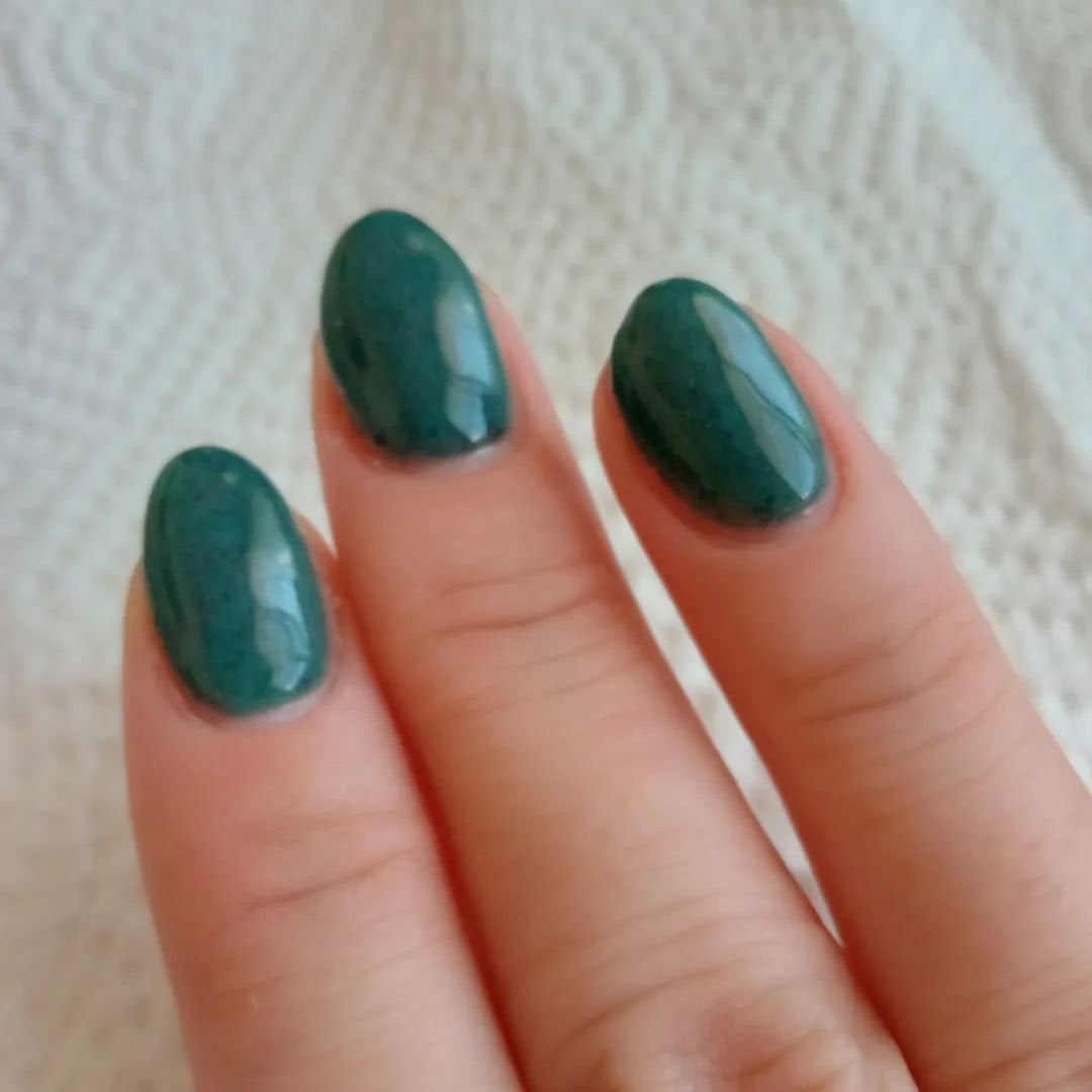 まっつん on LIPS 「🆕ネイル💅このグリーン本当好き♥️しかもモケモケ入ってるの可愛..」(2枚目)