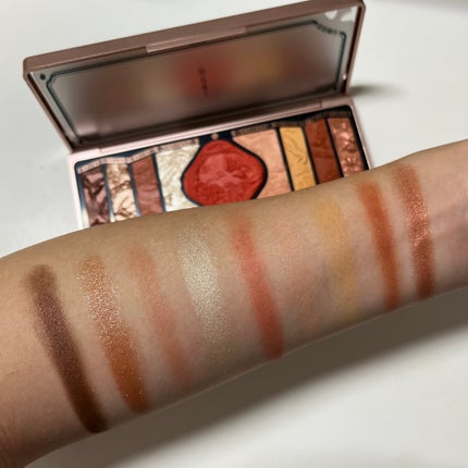 牡丹鏤月浮雕 百鳥朝鳳/花西子/アイシャドウパレットを使ったクチコミ(4枚目)