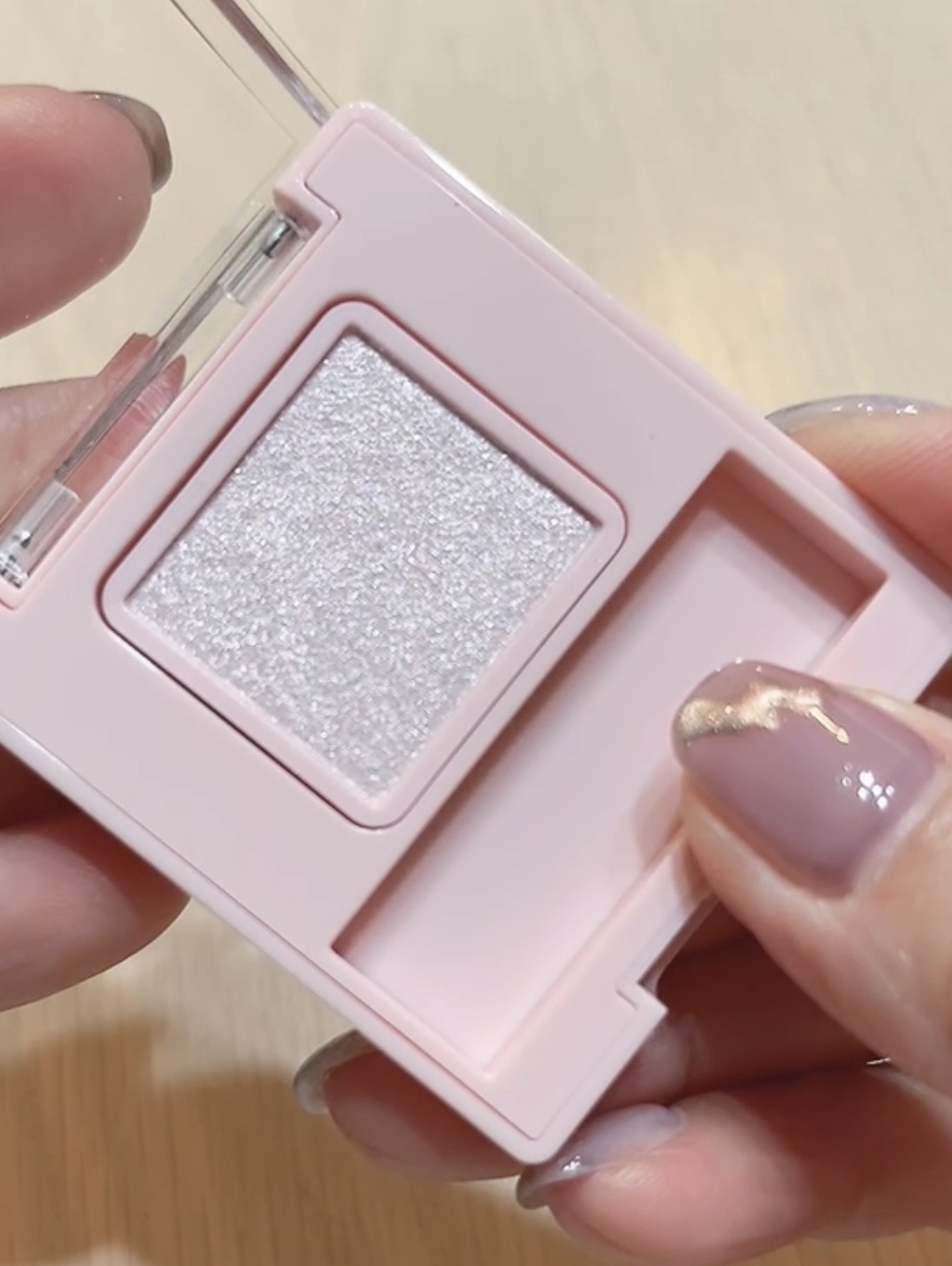 フーミー シングルラメシャドウ/WHOMEE/単色アイシャドウを使ったクチコミ（3枚目）