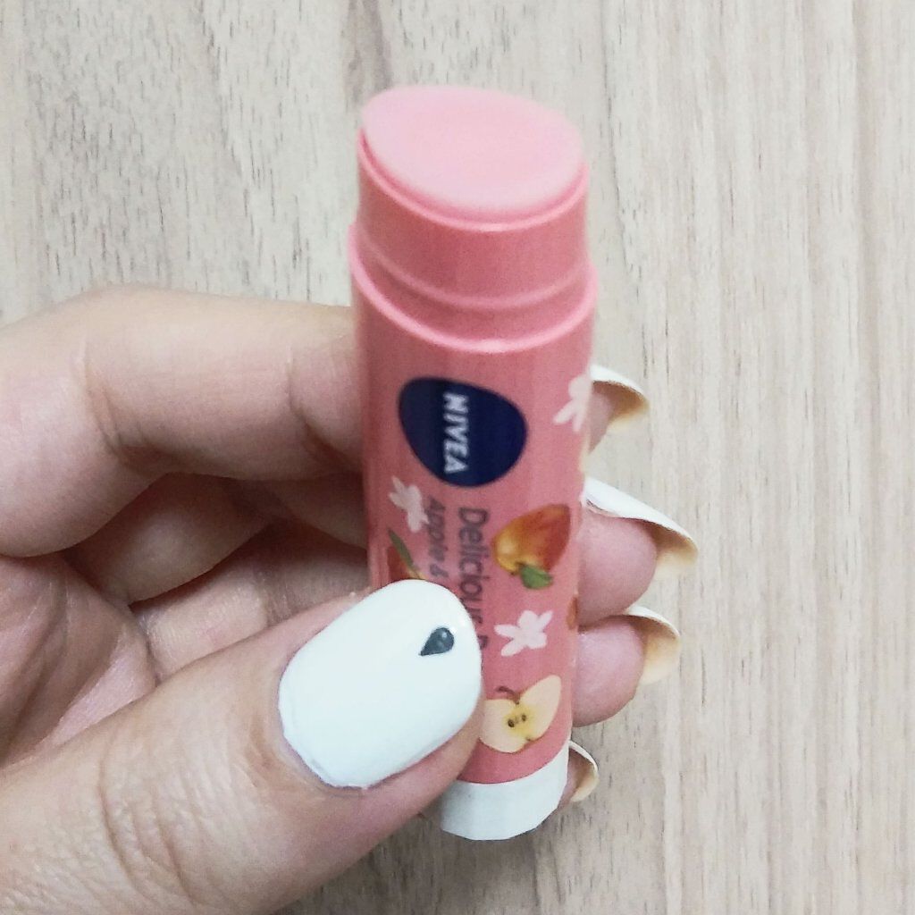 フレーバーリップ デリシャスドロップ アップルの香り〜バニラの香りのアクセント/ニベア/リップクリームを使ったクチコミ（3枚目）