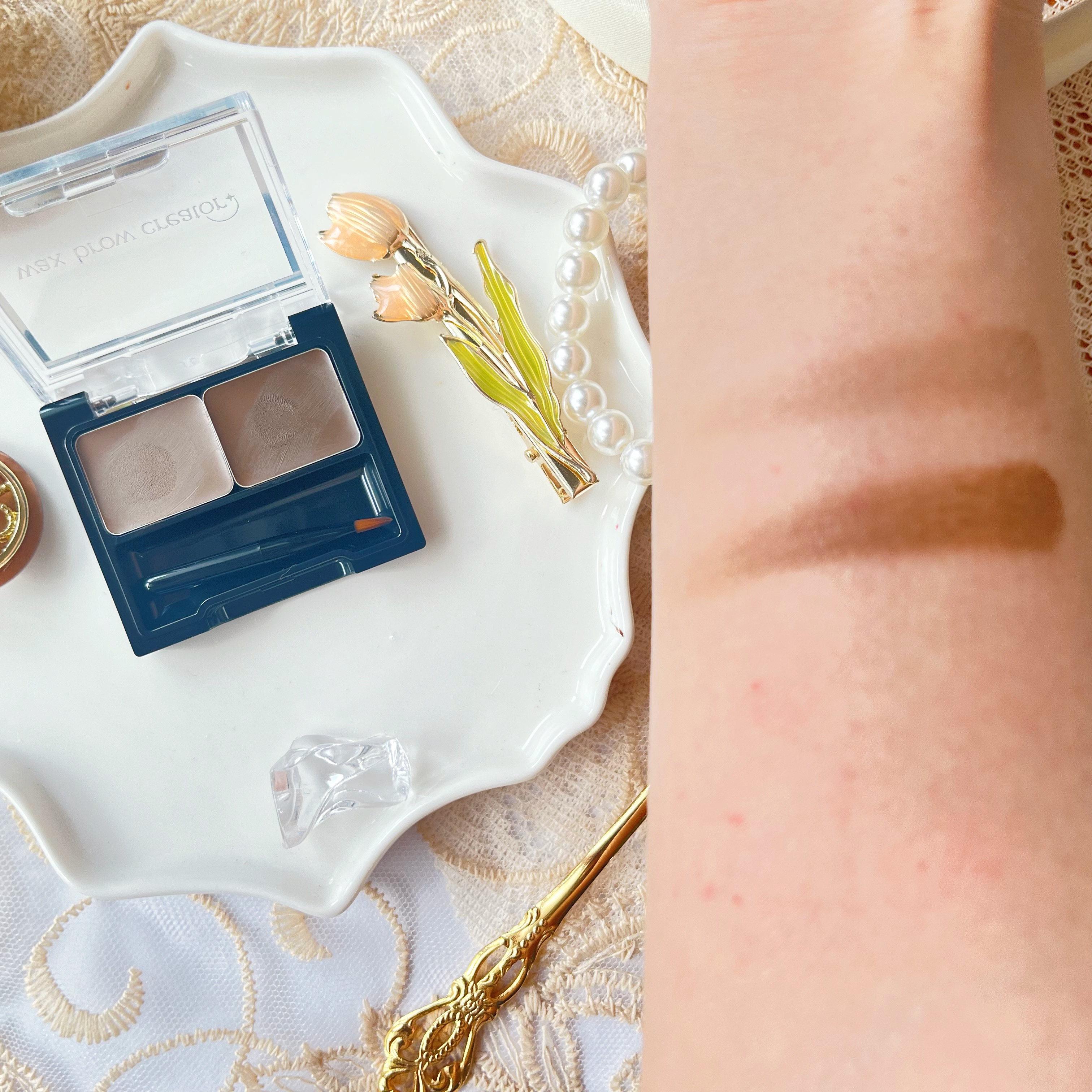 ヘビーローテーション キスミー ヘビーローテーション ワックスブロウクリエイターのクチコミ「ヘビーローテーション(@heavyrotationTW)の眉ワックスはペンシルのパウダーの良い.....」（3枚目）