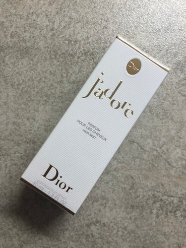 Dior ジャドール ヘア ミストのクチコミ「いつもピンク色の方を使用しておりましたが年齢も４０代手前になりこちらを初めて購入しました。
大.....」（1枚目）