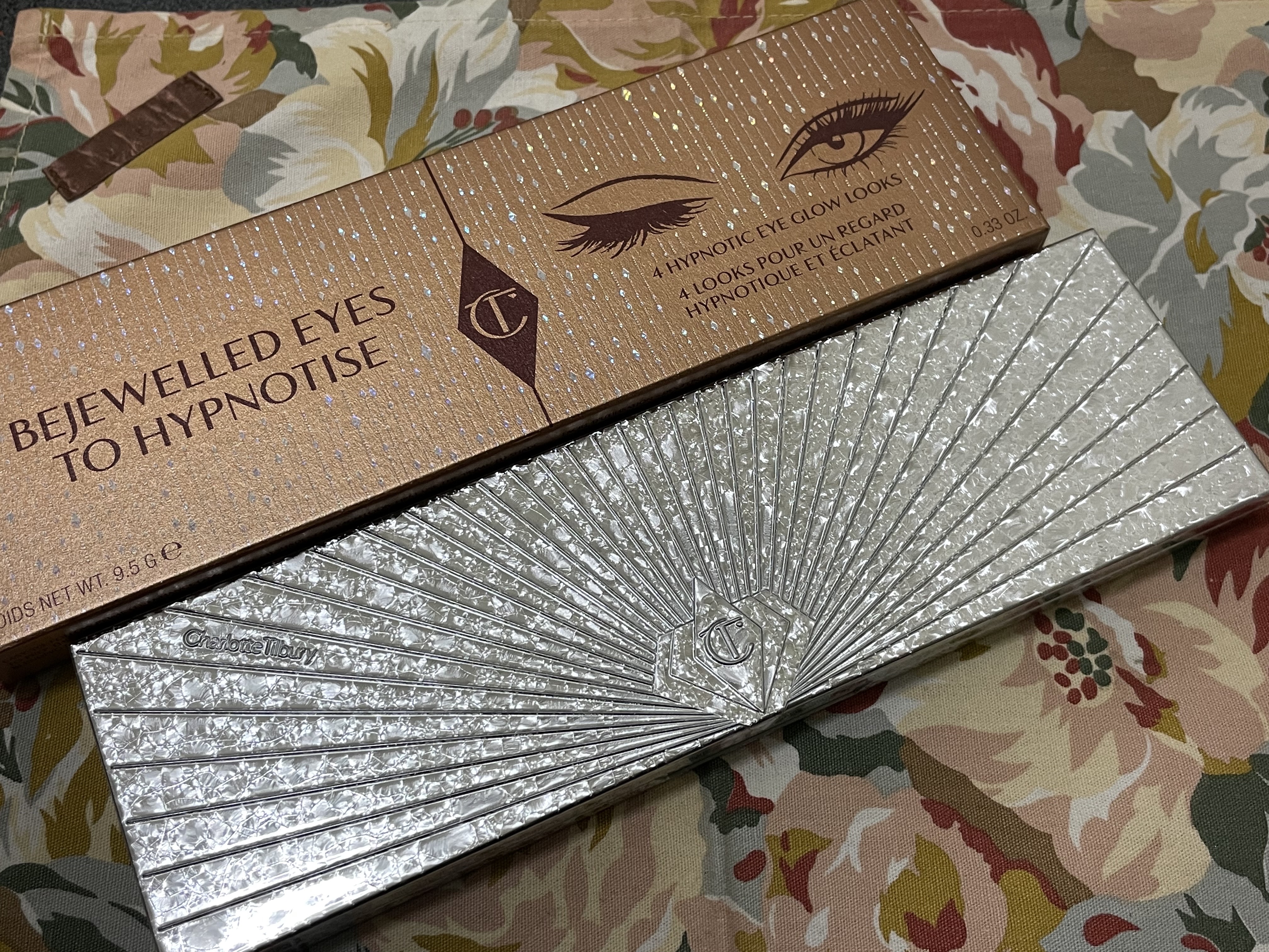 Charlotte Tilbury Bejewelled Eyes To Hypnotiseのクチコミ「
Charlotte Tilbury
INSTANT EYE PALETTE
・Bejewel.....」（2枚目）