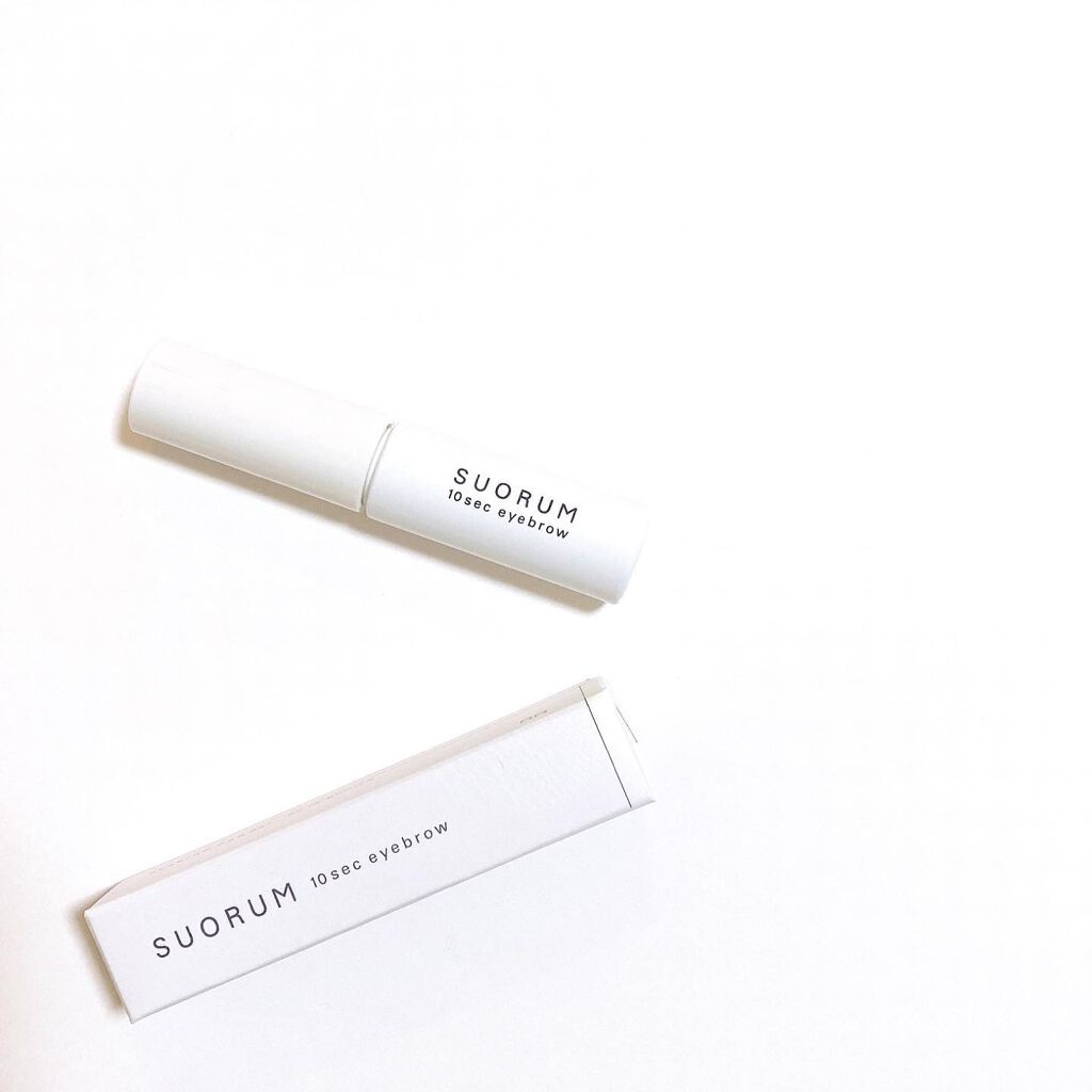 10/7にリリースした新ブランド『SUORUM（スオルム）』のアイブロウを試したよ💓
*
見た目は眉マスカラっぽいけど、開けてみるとパウダー✨✨
10秒で簡単に眉がととのい、 汗水に強く、洗顔でも落ちるのが特徴みたい♪
*
肌に乗せた後に