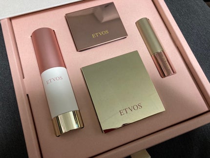 ホリデーコフレ2023〈カームピンク〉/エトヴォス/メイクアップキットを使ったクチコミ(3枚目)