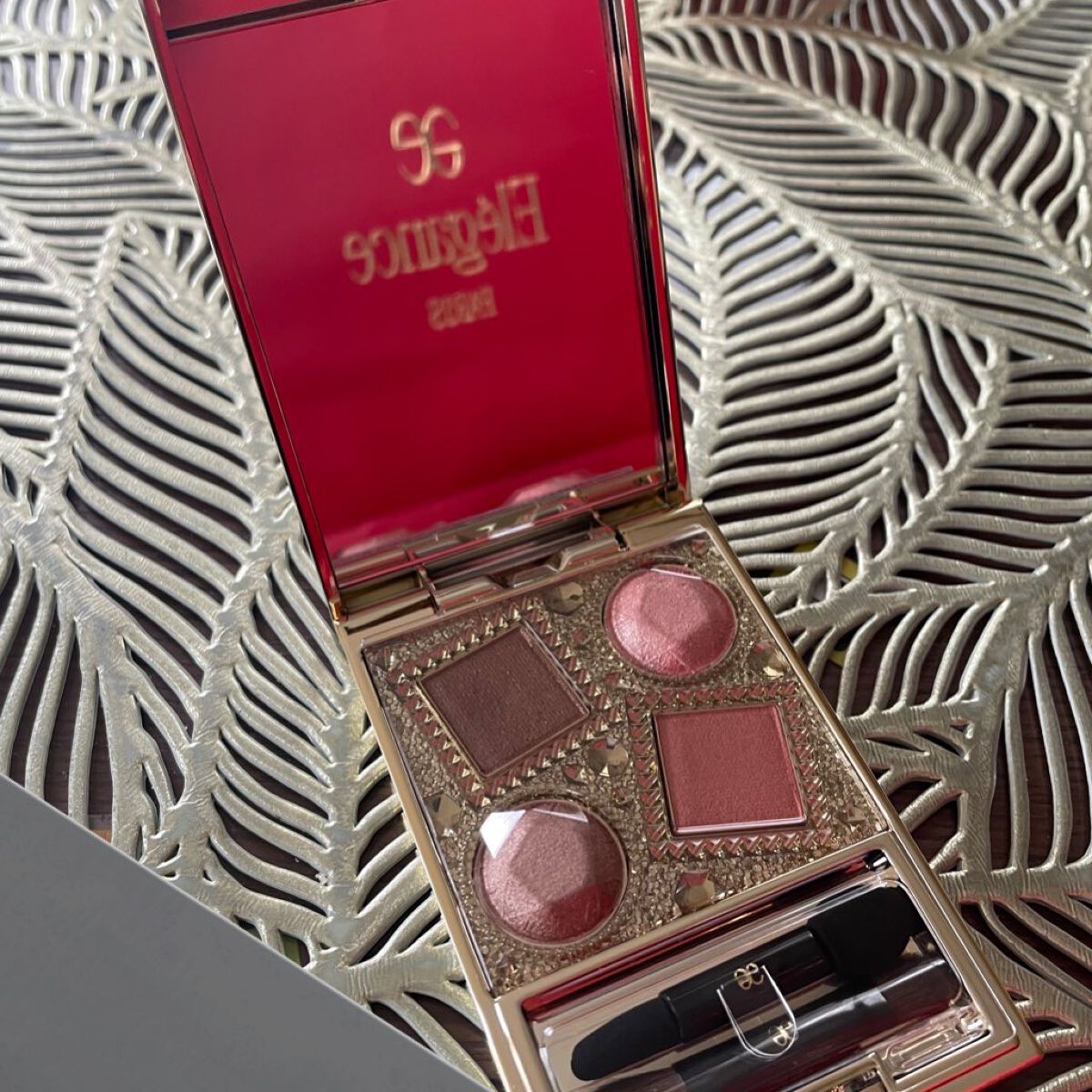 エレガンス ヌーヴェル アイズ/Elégance/アイシャドウパレットを使ったクチコミ（2枚目）