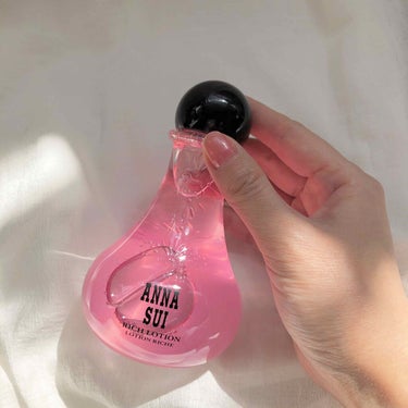 ANNA SUI リッチ ローションのクチコミ「ANNA SUIから4/3に新発売されるローション💓

全部で5タイプ✨
どの色も可愛くて集め.....」（1枚目）