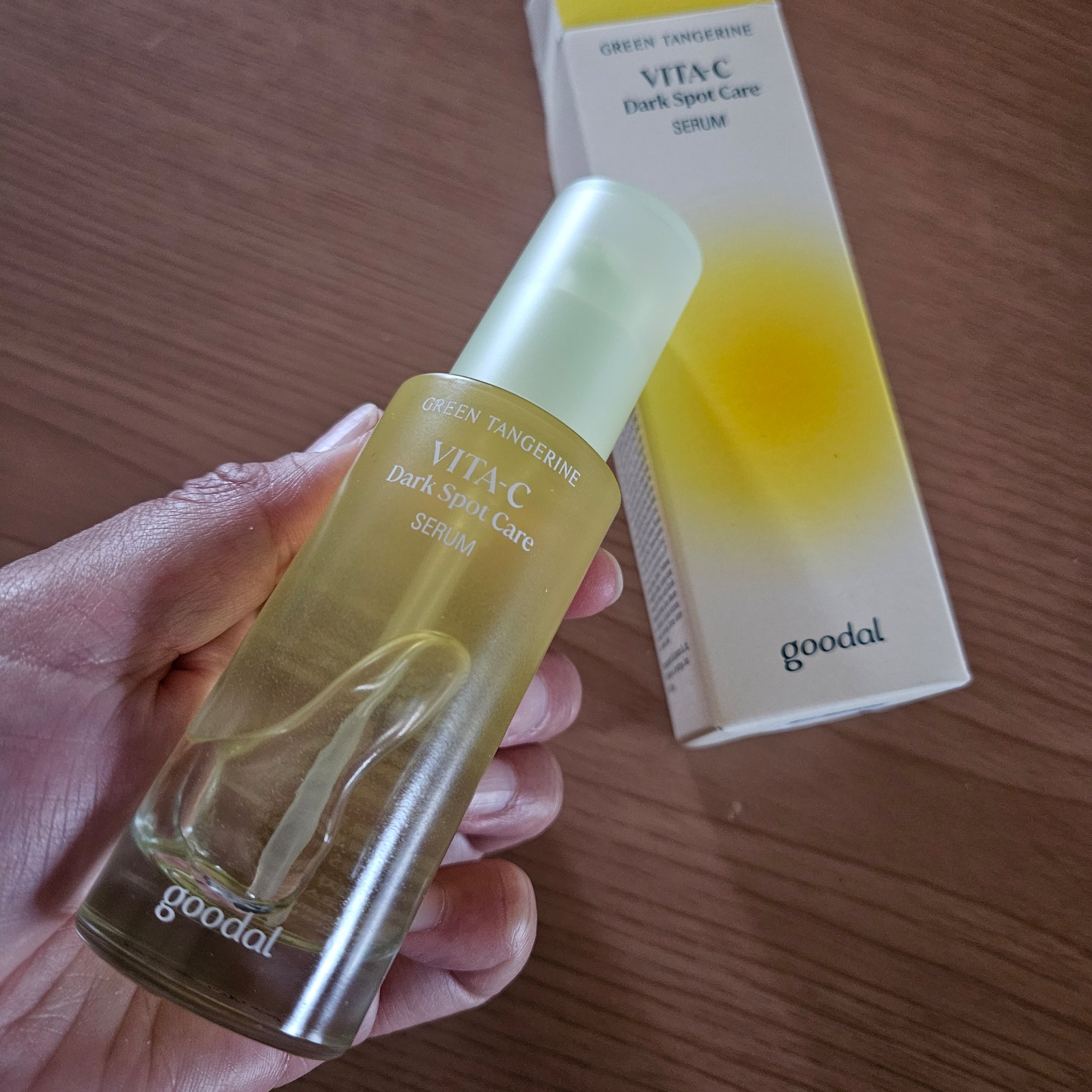 グーダル(goodal)
グリーンタンジェリンビタC ダークススポットケアセラム

LIPSで大人気
季節の変わり目に気になる肌悩みを
ビタミンC誘導体(保湿成分)でケア

とろっとしたジェルテクスチャー
肌に馴染みやすく
メイクの前にも使