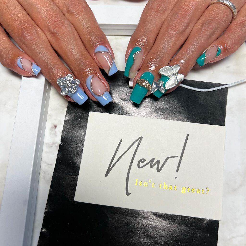 cst on LIPS 「#アシメネイル#ミラーネイル#mirrornails💅#ネイル..」(2枚目)